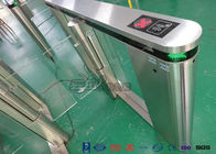 歩行者の管理によって自動化されるゲート システム304のステンレス鋼材料